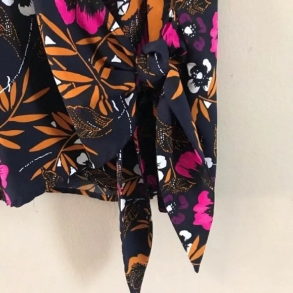 A New Day Floral Print Sleeveless Wrap Blouse - Picture 3 of 10